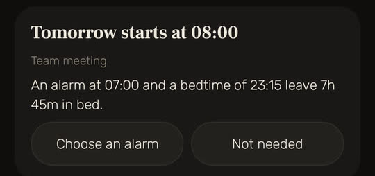 Wakira screen: a card reading "Tomorrow starts at 08:00" for a team meeting: an alarm at 07:00 and a bedtime of 23:15 leave 7h 45m in bed, with the buttons "Choose an alarm" and "Not needed".