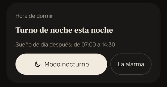 Pantalla de Wakira, con datos de ejemplo: la tarjeta de la hora de dormir, «Turno de noche esta noche», con el sueño de día de después, de las 07:00 a las 14:30, y los botones «Modo nocturno» y «La alarma».