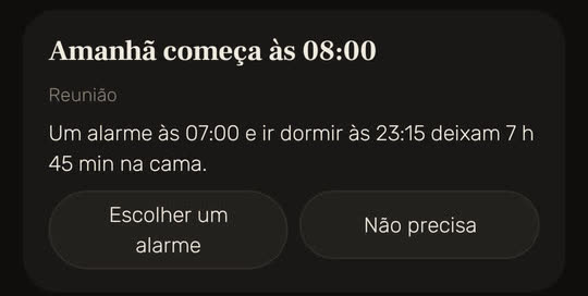 Tela do Wakira com dados de exemplo: o cartão “Amanhã começa às 08:00”, de uma reunião. Com o alarme às 07:00 e a hora de dormir às 23:15, são 7 h 45 min na cama, com os botões “Escolher um alarme” e “Não precisa”.